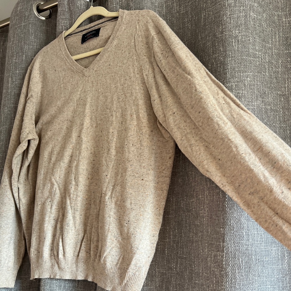 Charles Tyrwhitt Men’s heathered cream v-neck sweater, cotton & cashmere - Large - Picture 2 of 11